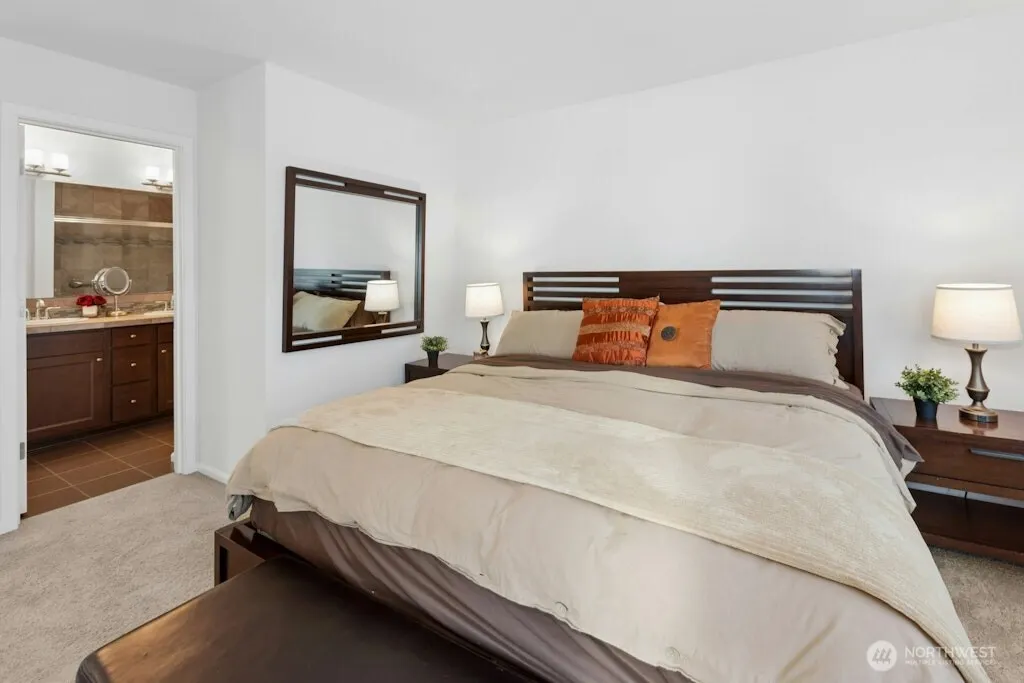 10372 156th Place NE #101, Redmond, WA 98052