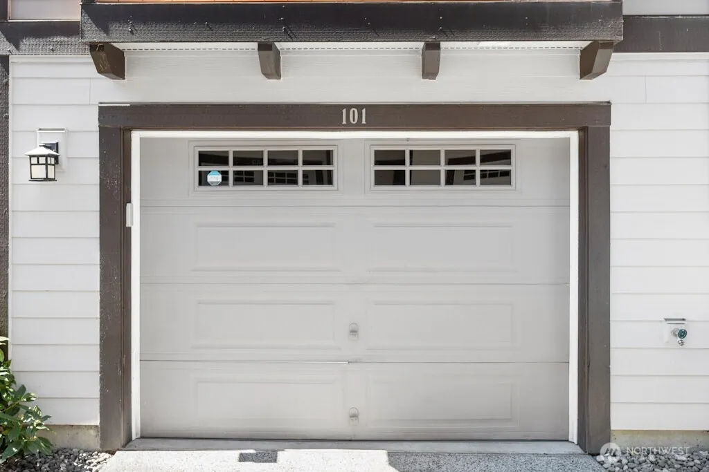 10372 156th Place NE #101, Redmond, WA 98052