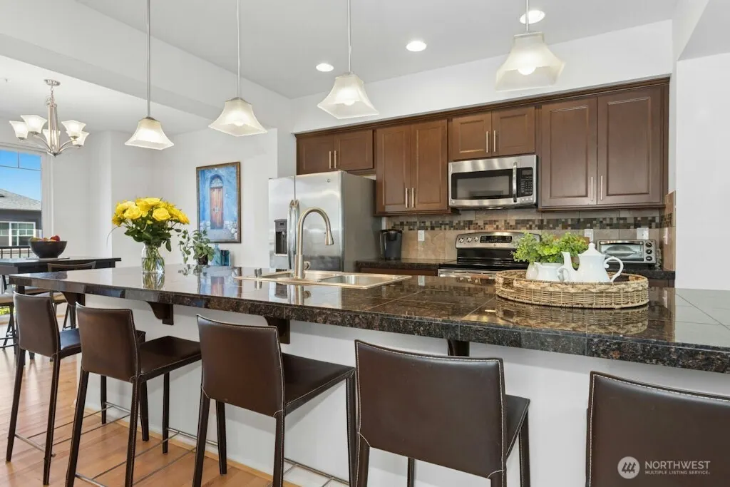 10372 156th Place NE #101, Redmond, WA 98052