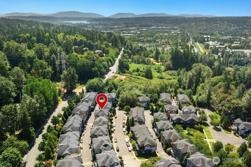 10372 156th Place NE #101, Redmond, WA 98052