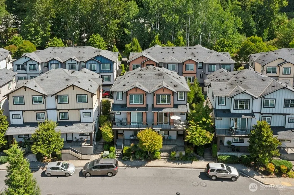 10372 156th Place NE #101, Redmond, WA 98052
