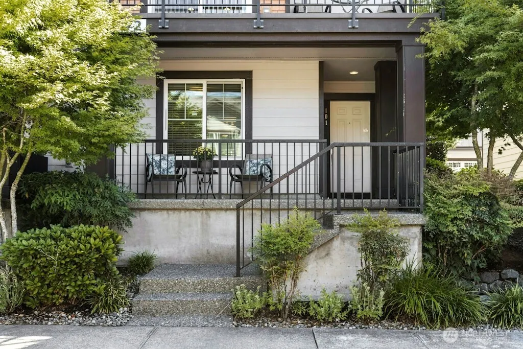 10372 156th Place NE #101, Redmond, WA 98052