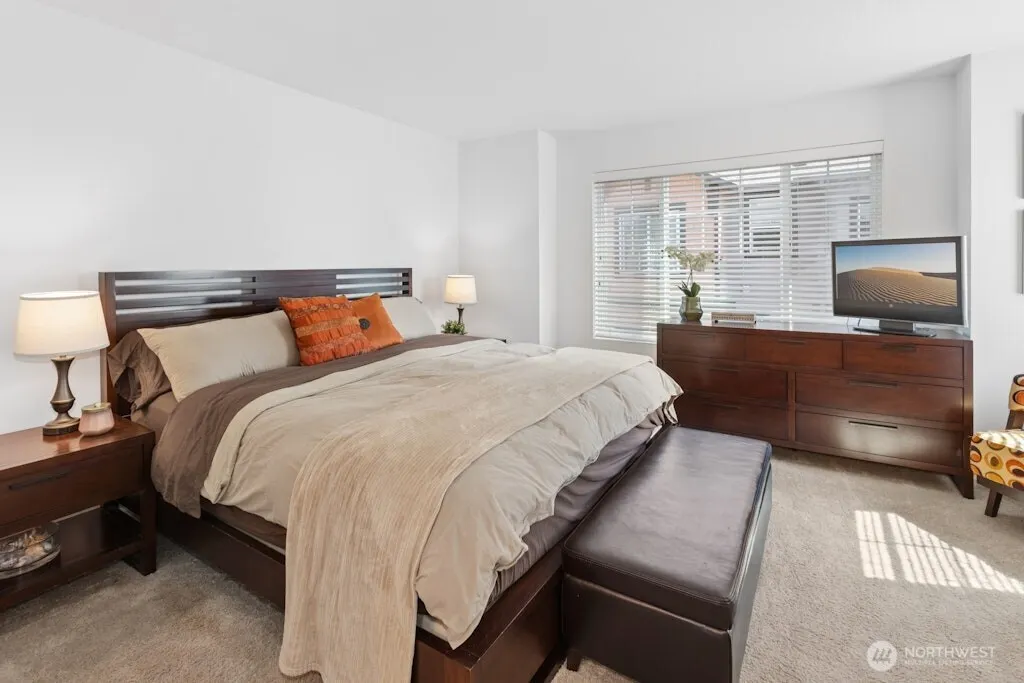 10372 156th Place NE #101, Redmond, WA 98052