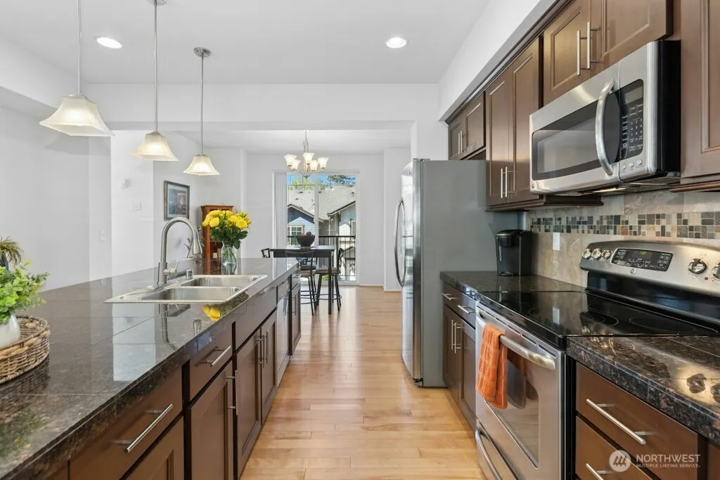 10372 156th Place NE #101, Redmond, WA 98052