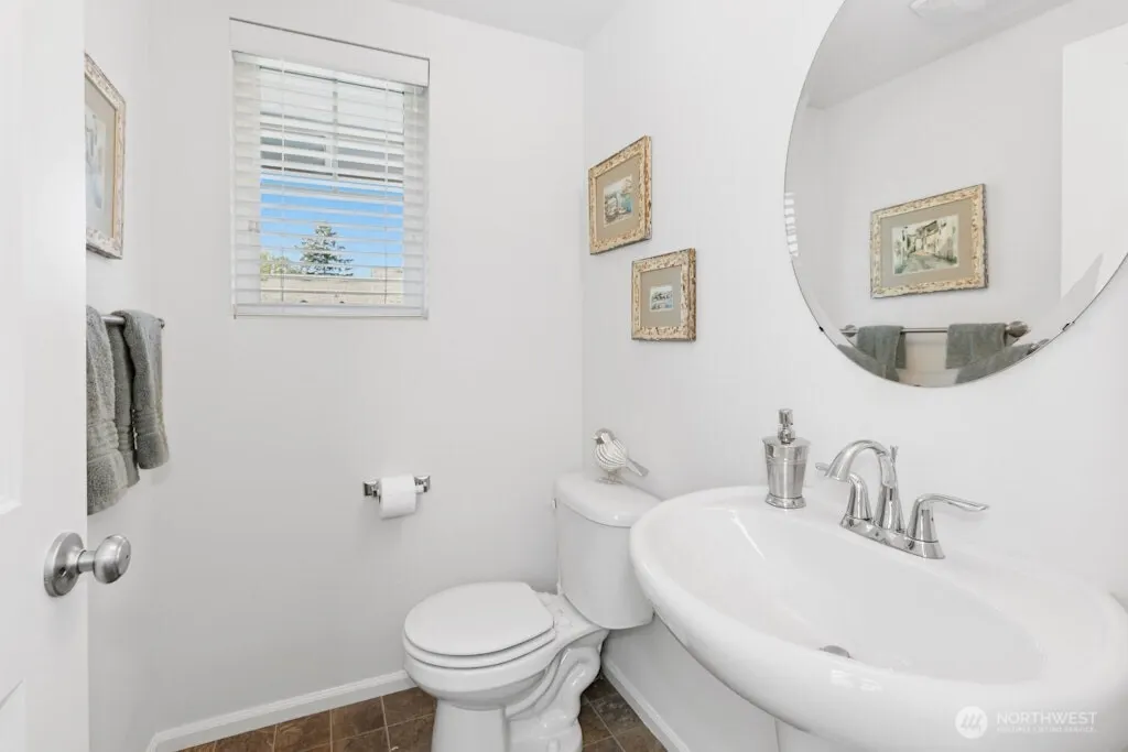 10372 156th Place NE #101, Redmond, WA 98052