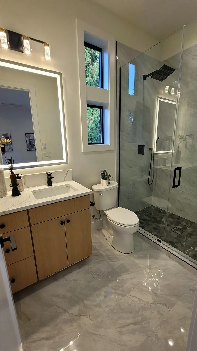16906 NE 14th Street , Bellevue, WA 98008