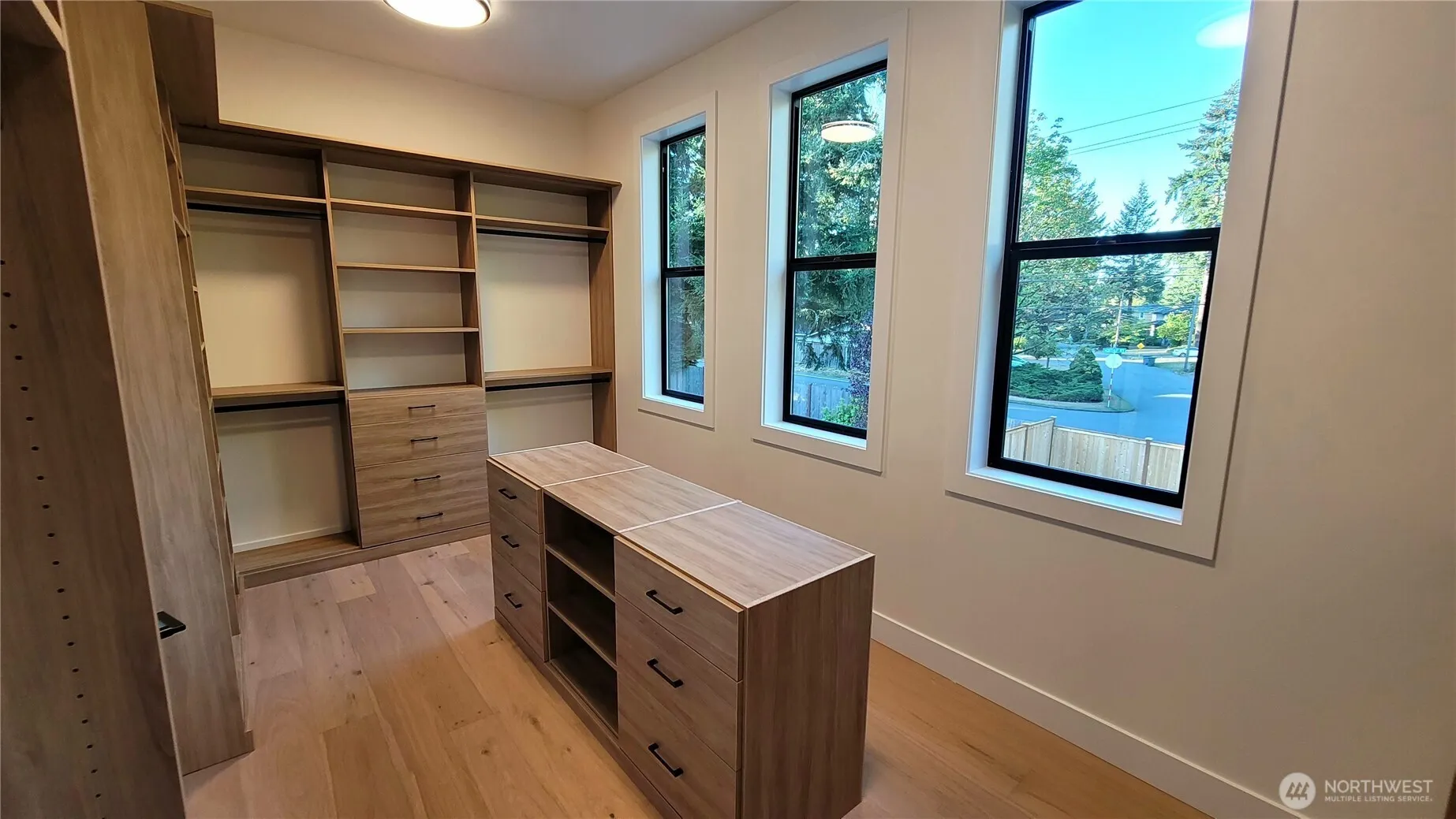 16906 NE 14th Street , Bellevue, WA 98008