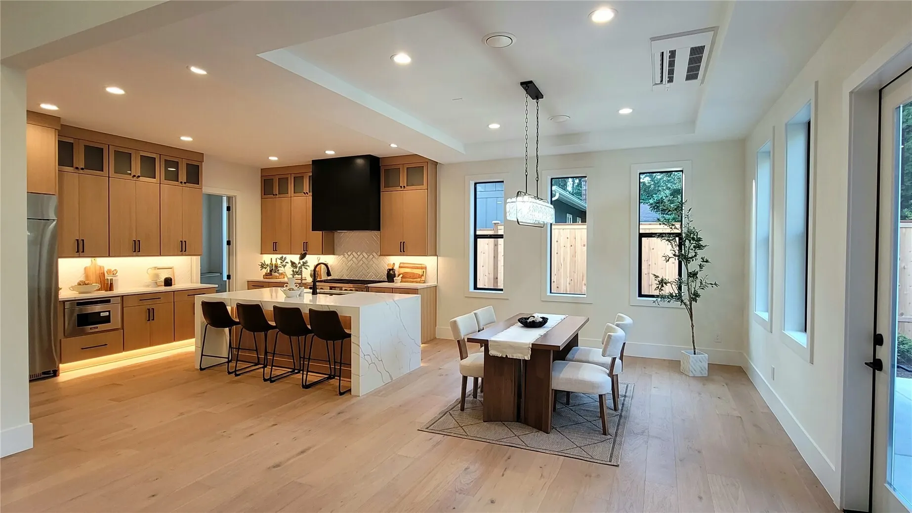16906 NE 14th Street , Bellevue, WA 98008