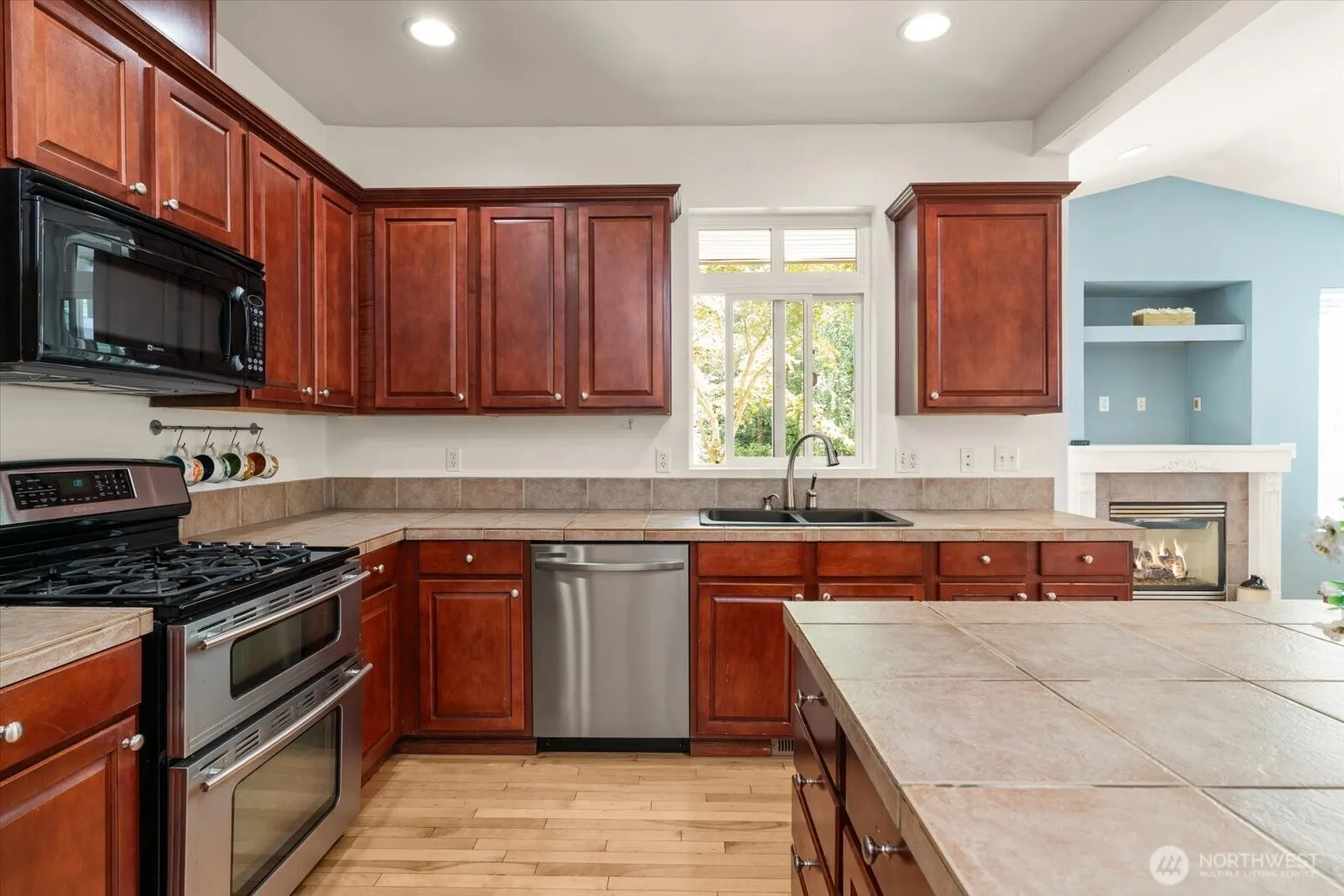 308 196th Place SW #102, Lynnwood, WA 98036