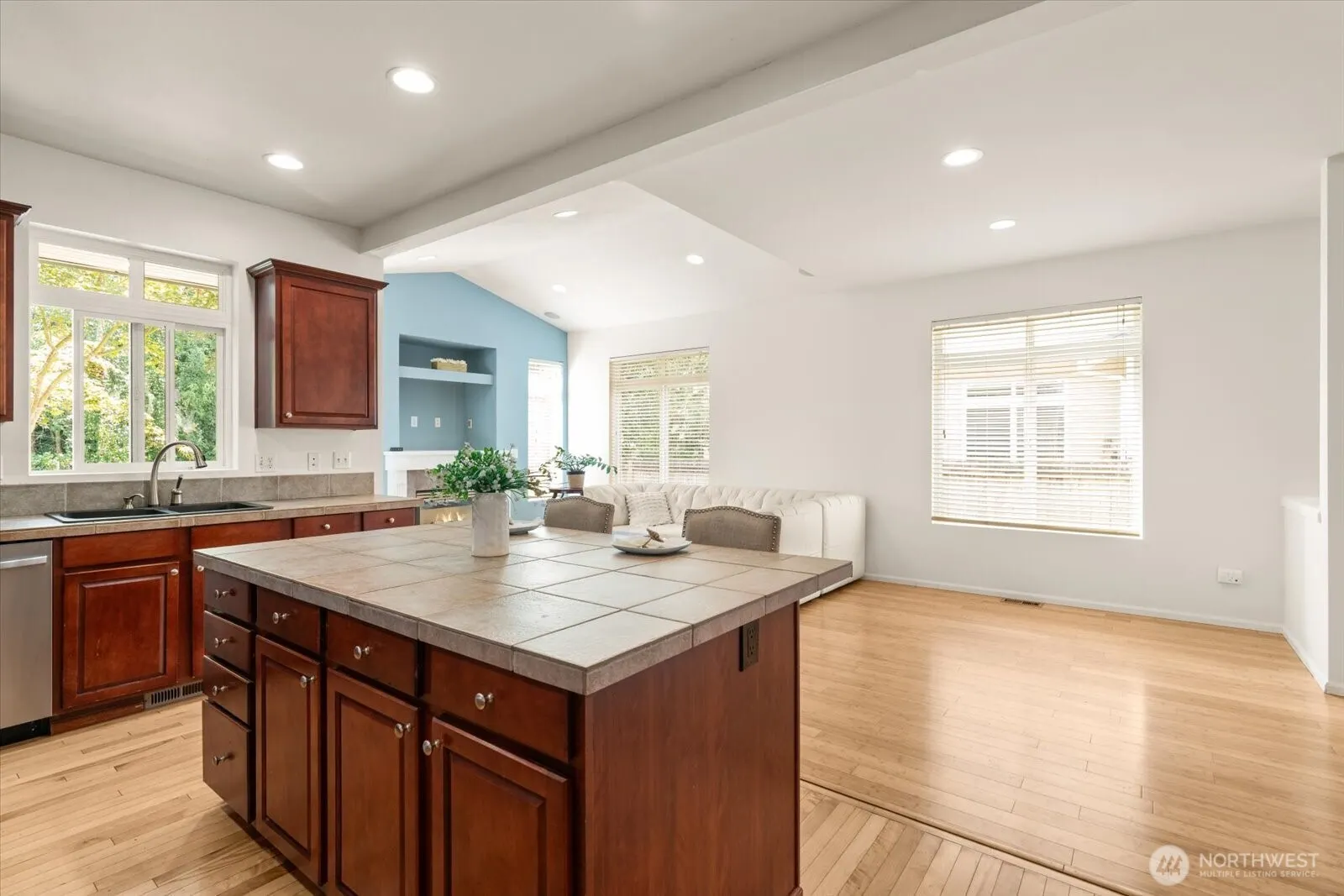 308 196th Place SW #102, Lynnwood, WA 98036