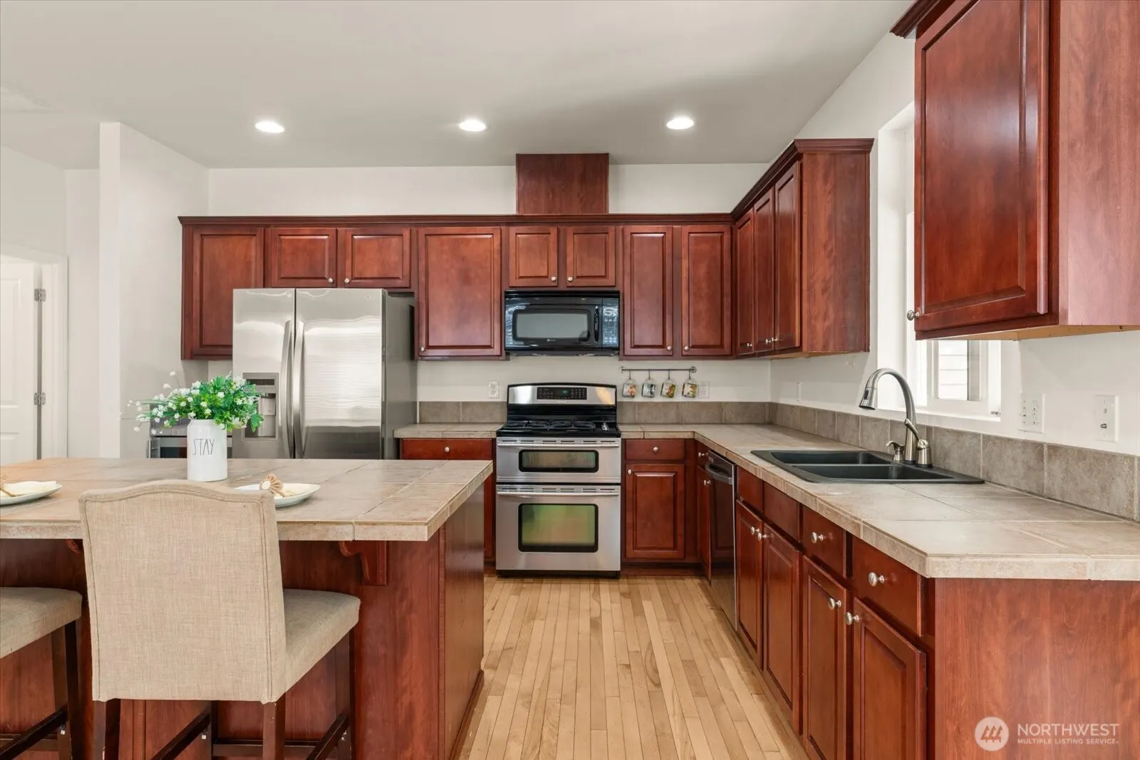 308 196th Place SW #102, Lynnwood, WA 98036