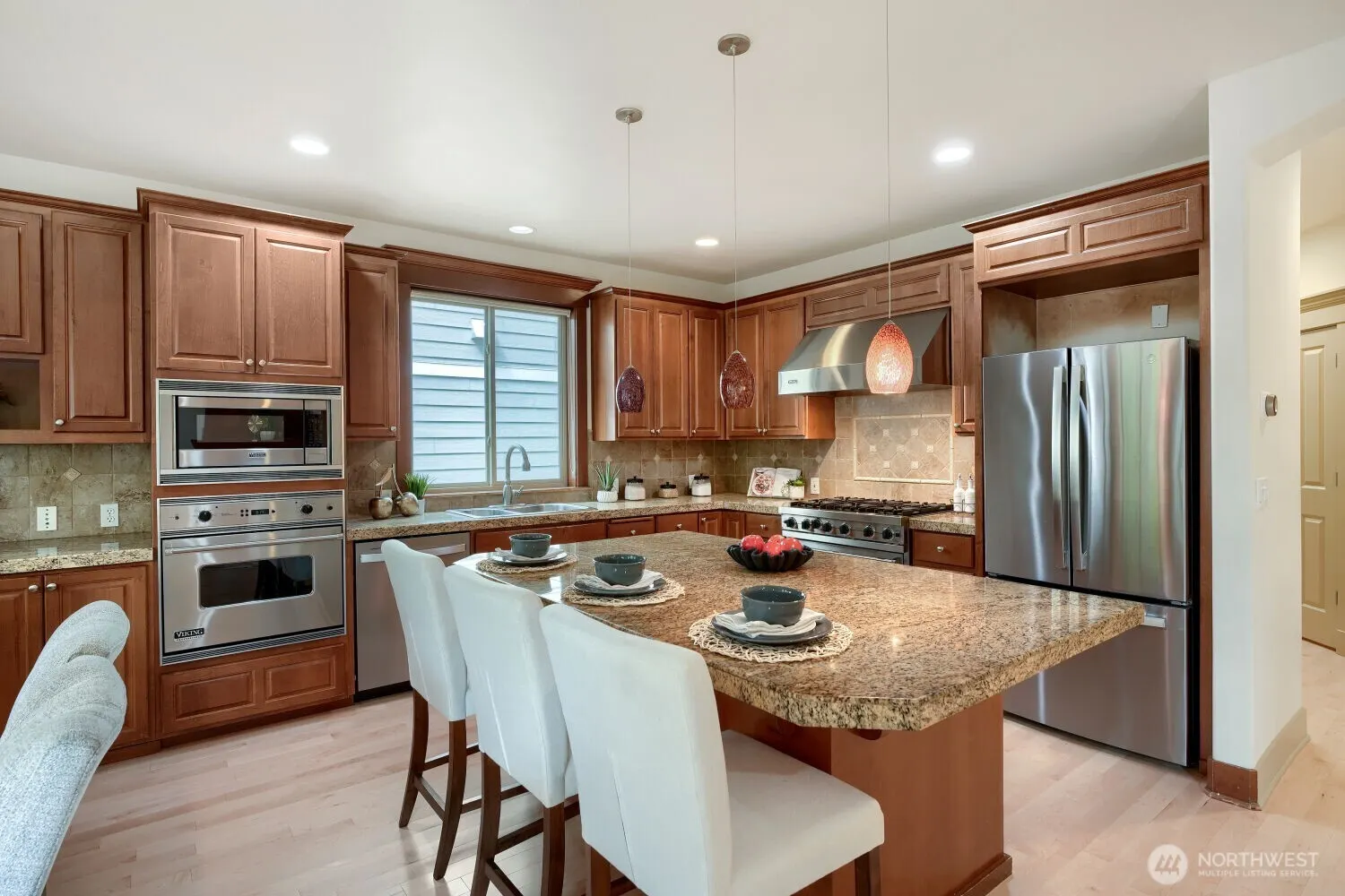 23527 NE 13th Place , Sammamish, WA 98074