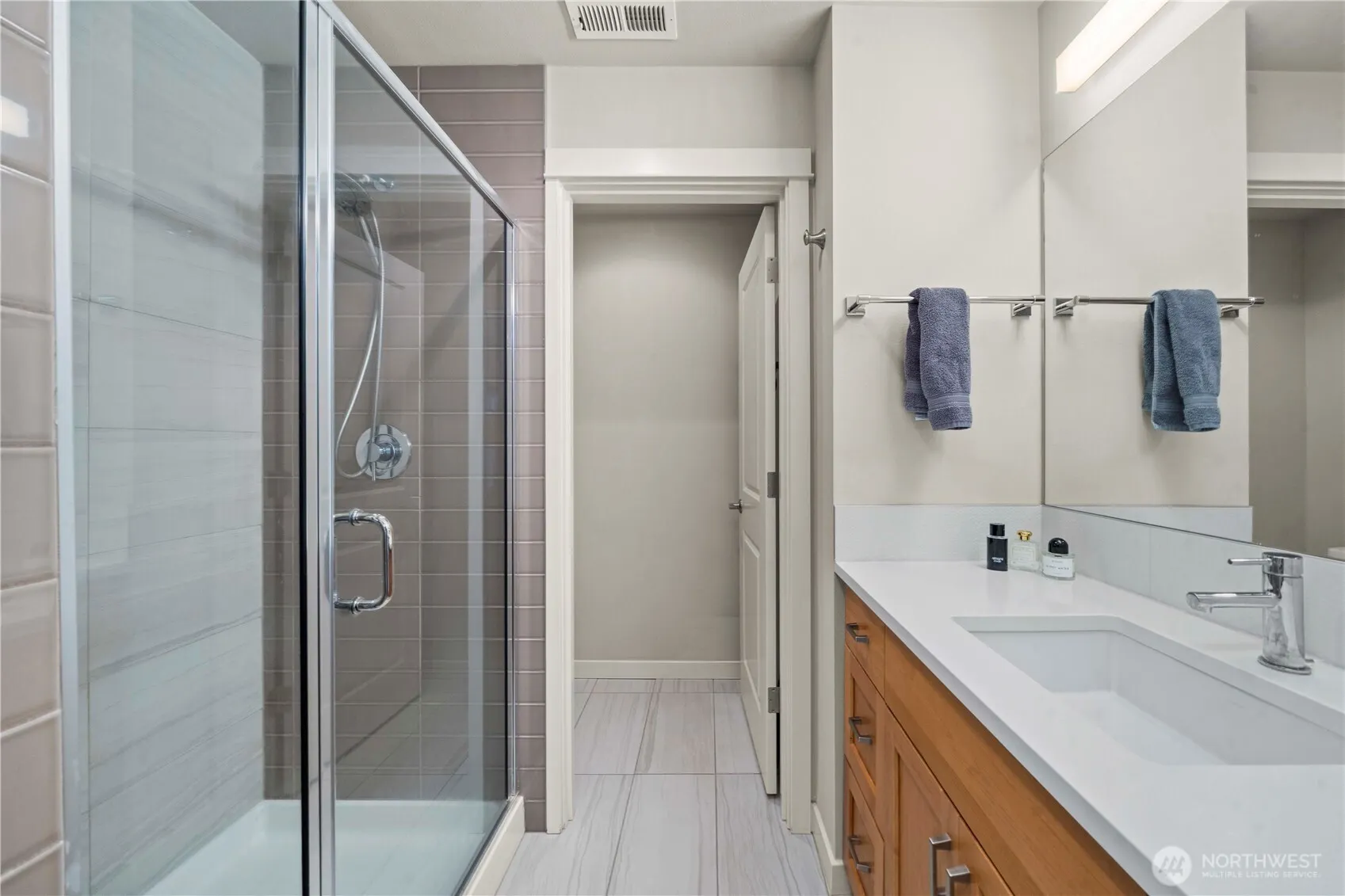 23000 NE 8th Street #E5, Sammamish, WA 98074