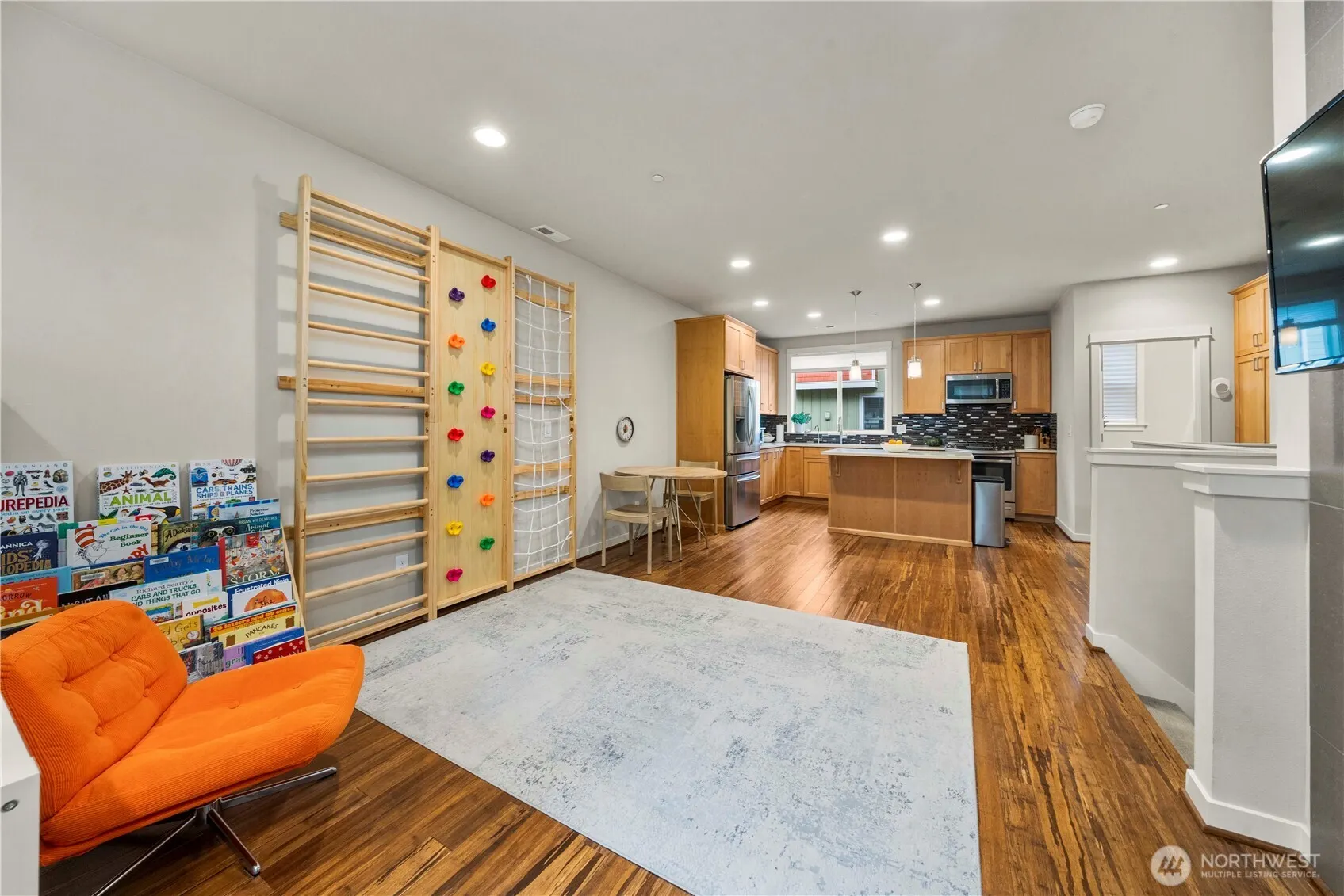 23000 NE 8th Street #E5, Sammamish, WA 98074