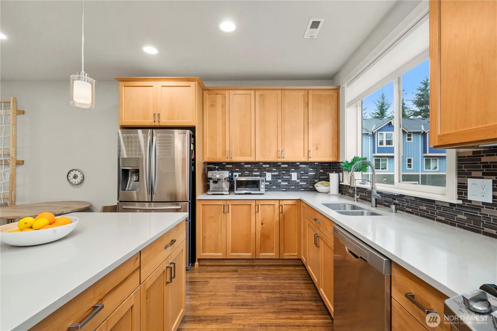 23000 NE 8th Street #E5, Sammamish, WA 98074