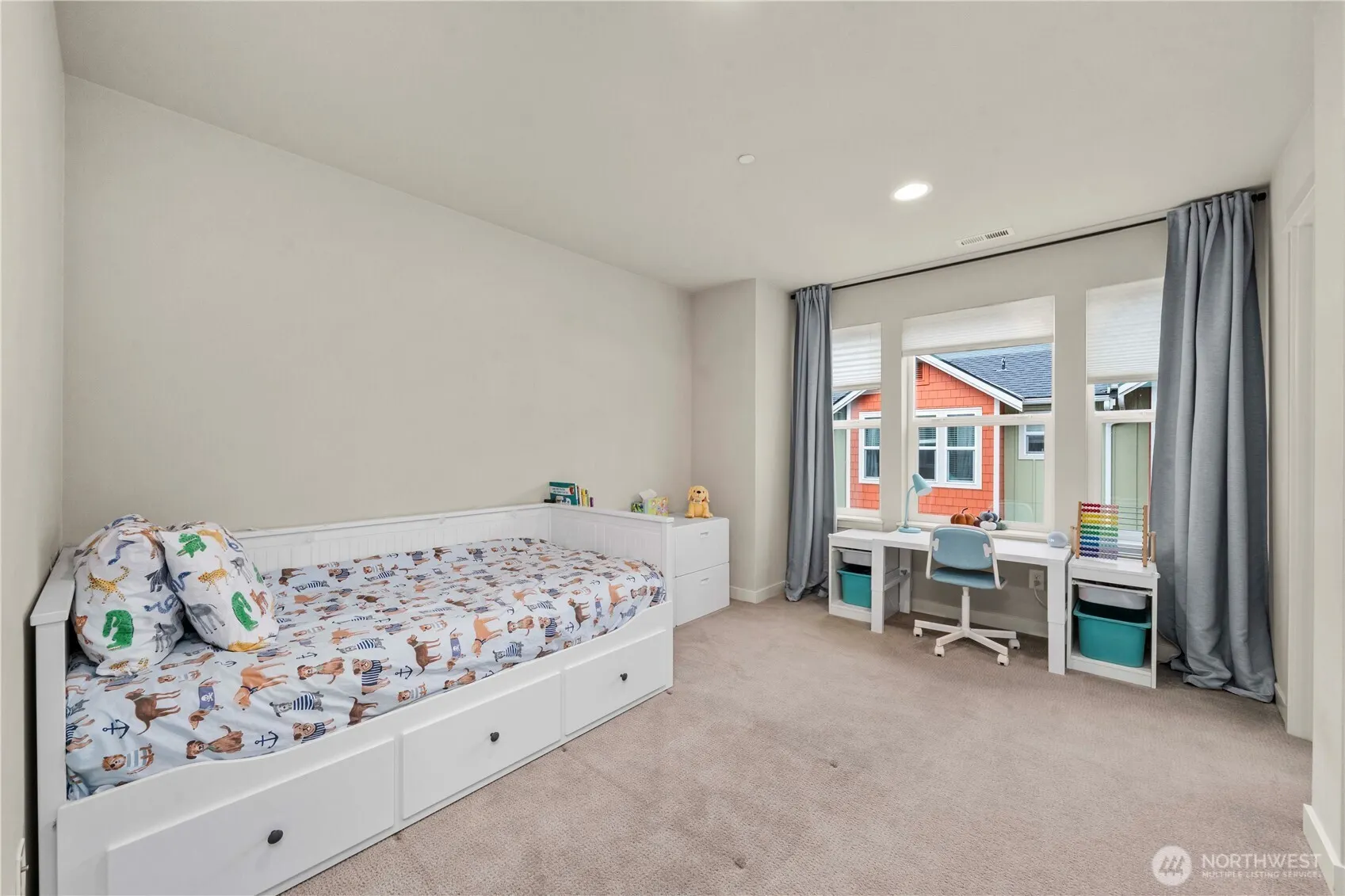 23000 NE 8th Street #E5, Sammamish, WA 98074