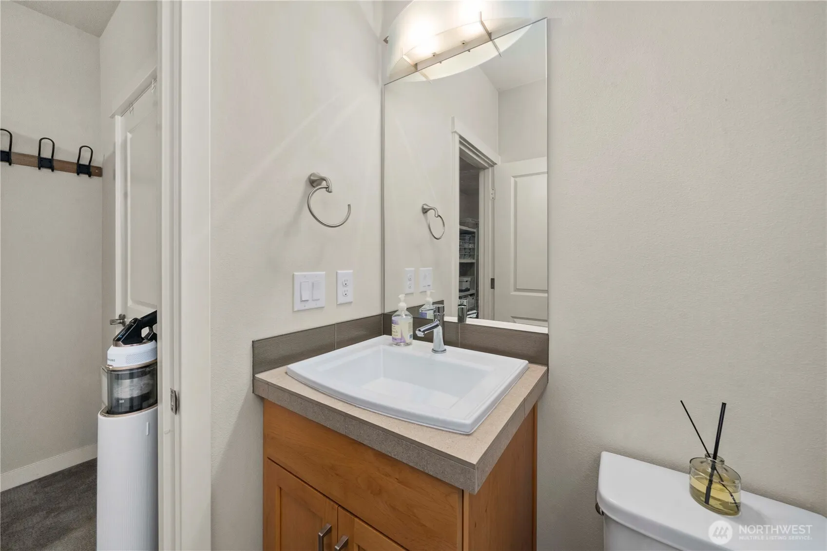 23000 NE 8th Street #E5, Sammamish, WA 98074