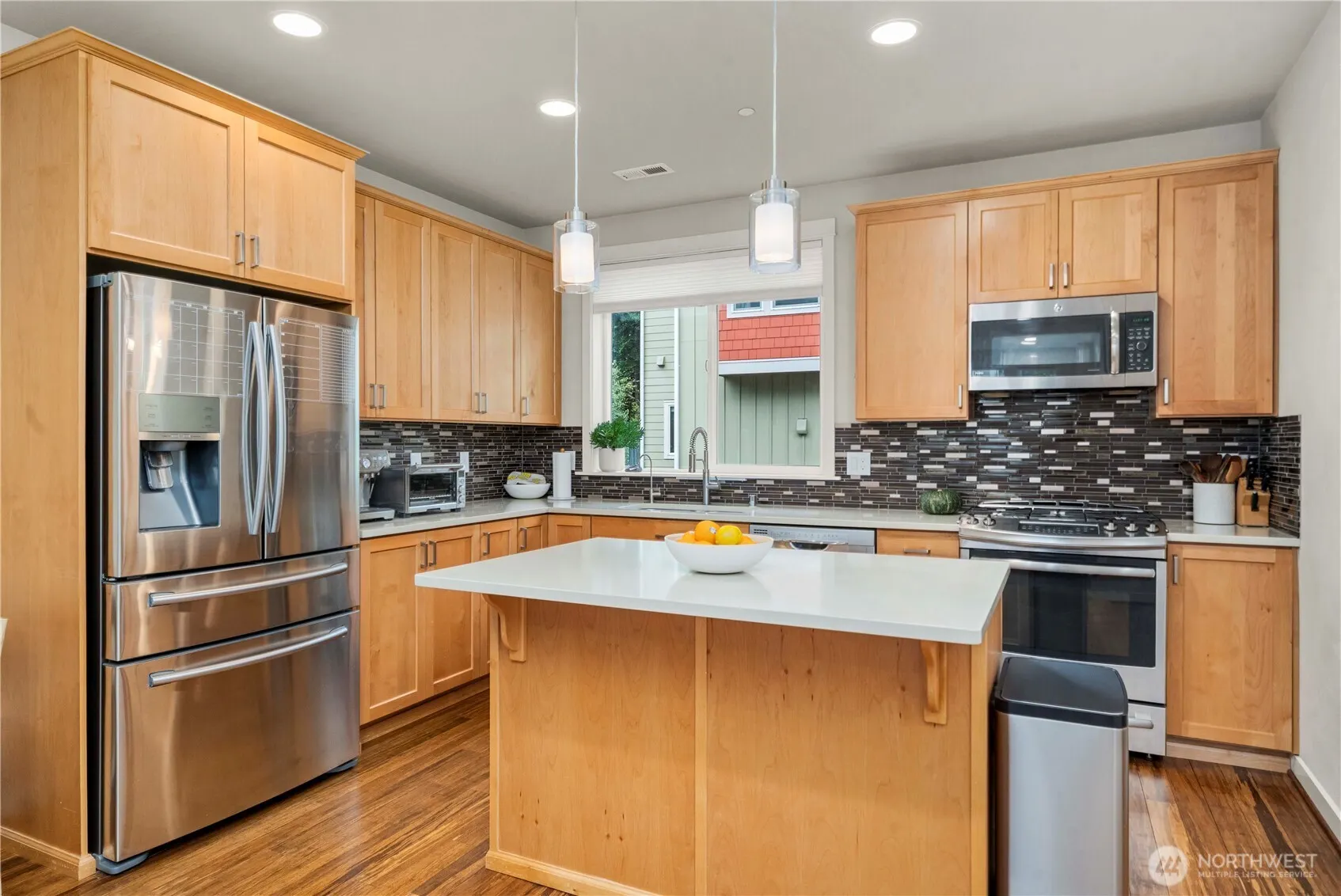 23000 NE 8th Street #E5, Sammamish, WA 98074