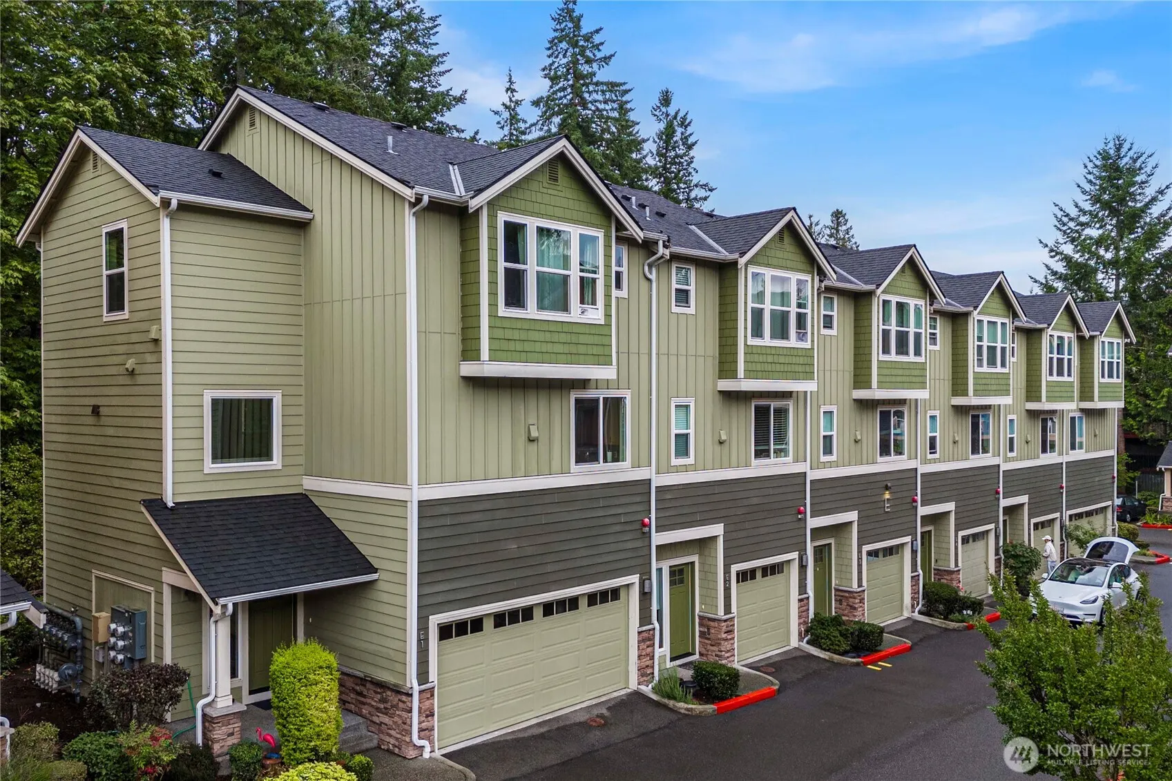 23000 NE 8th Street #E5, Sammamish, WA 98074