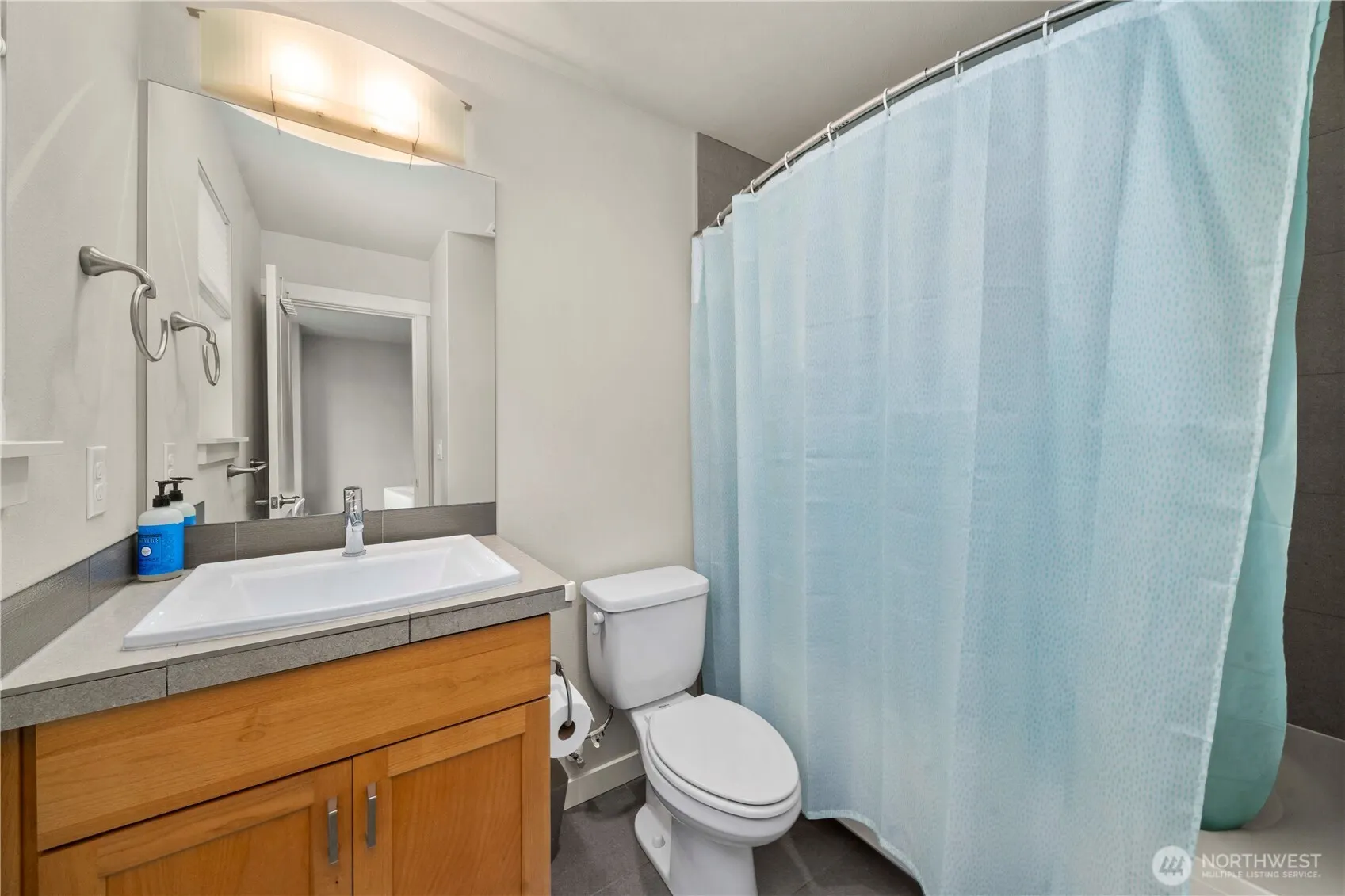 23000 NE 8th Street #E5, Sammamish, WA 98074