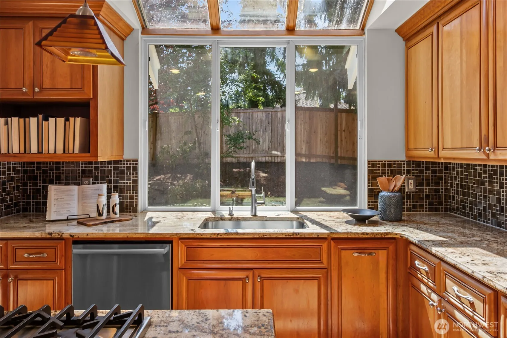 24717 SE 45th Pl , Issaquah, WA 98029