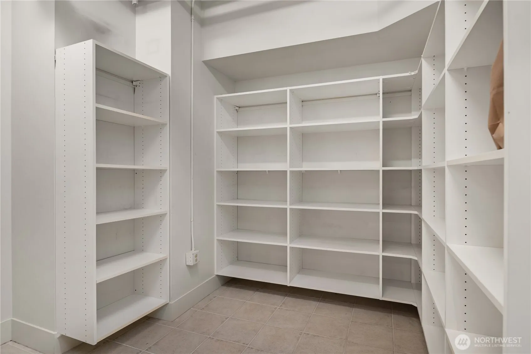 136 Central Way #304, Kirkland, WA 98033