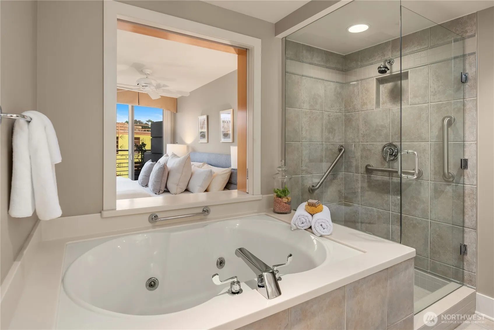 136 Central Way #304, Kirkland, WA 98033