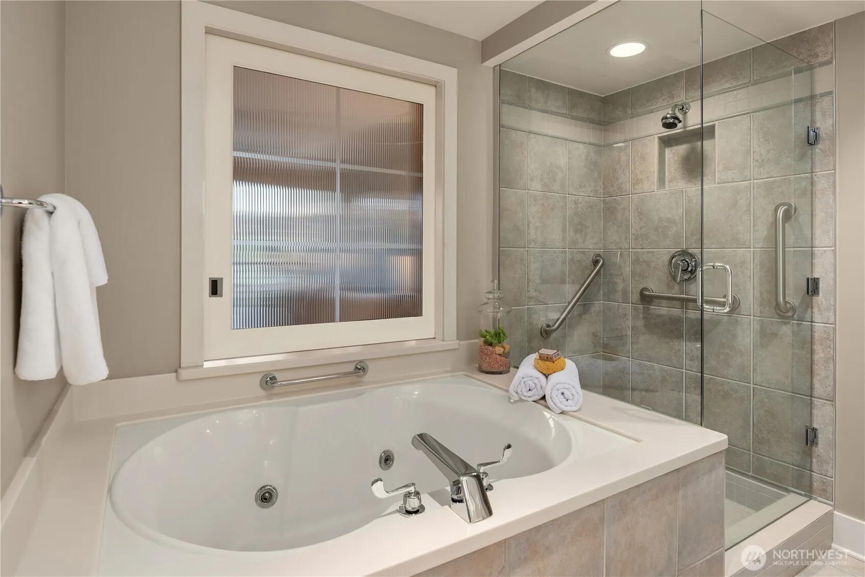 136 Central Way #304, Kirkland, WA 98033