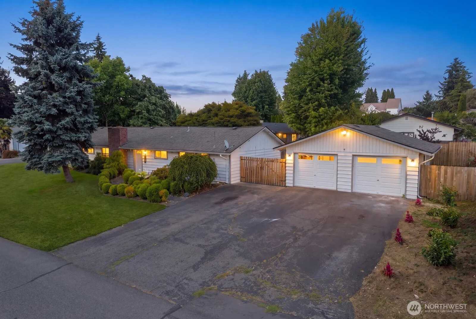606 Crest Avenue , Kent, WA 98030