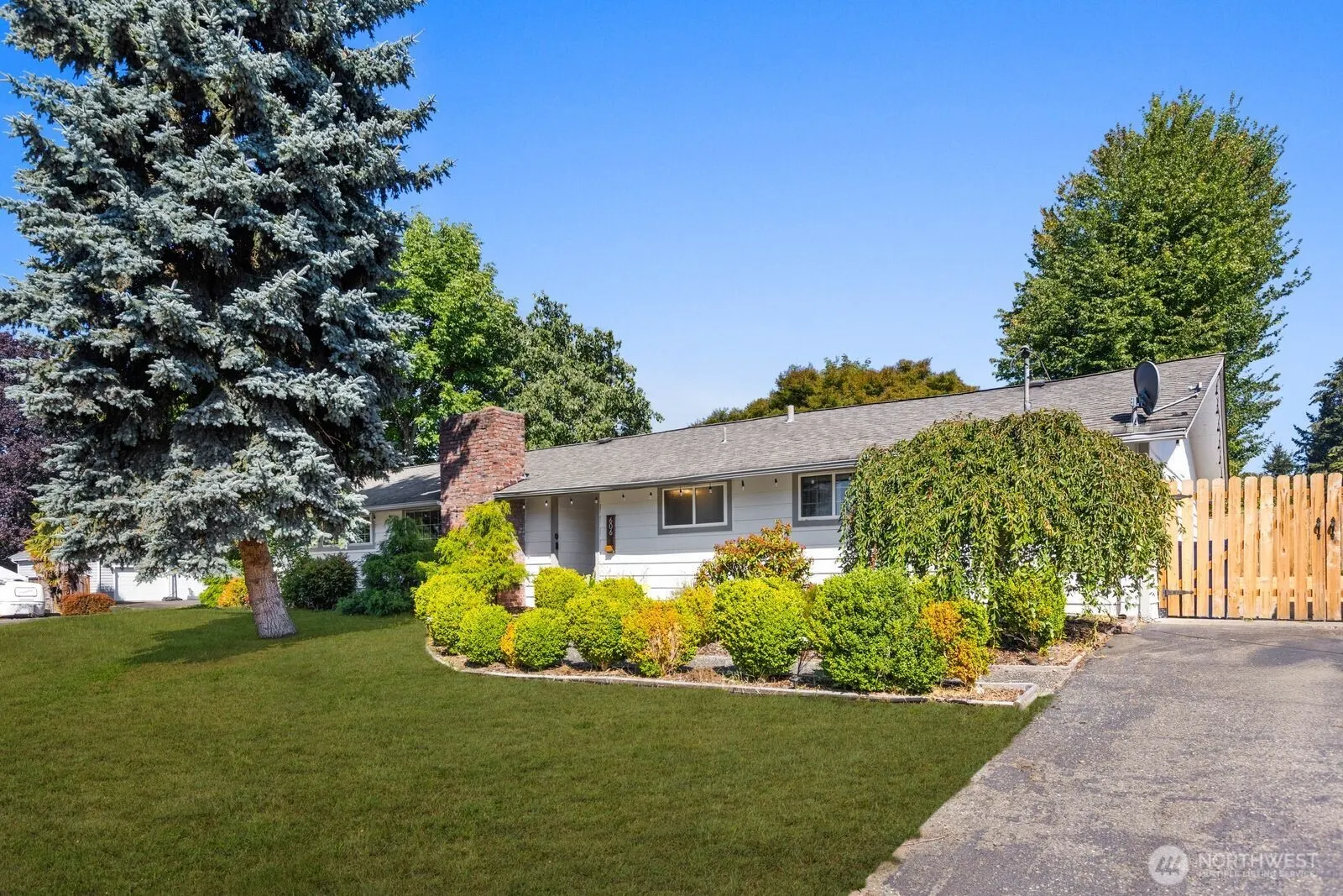 606 Crest Avenue , Kent, WA 98030