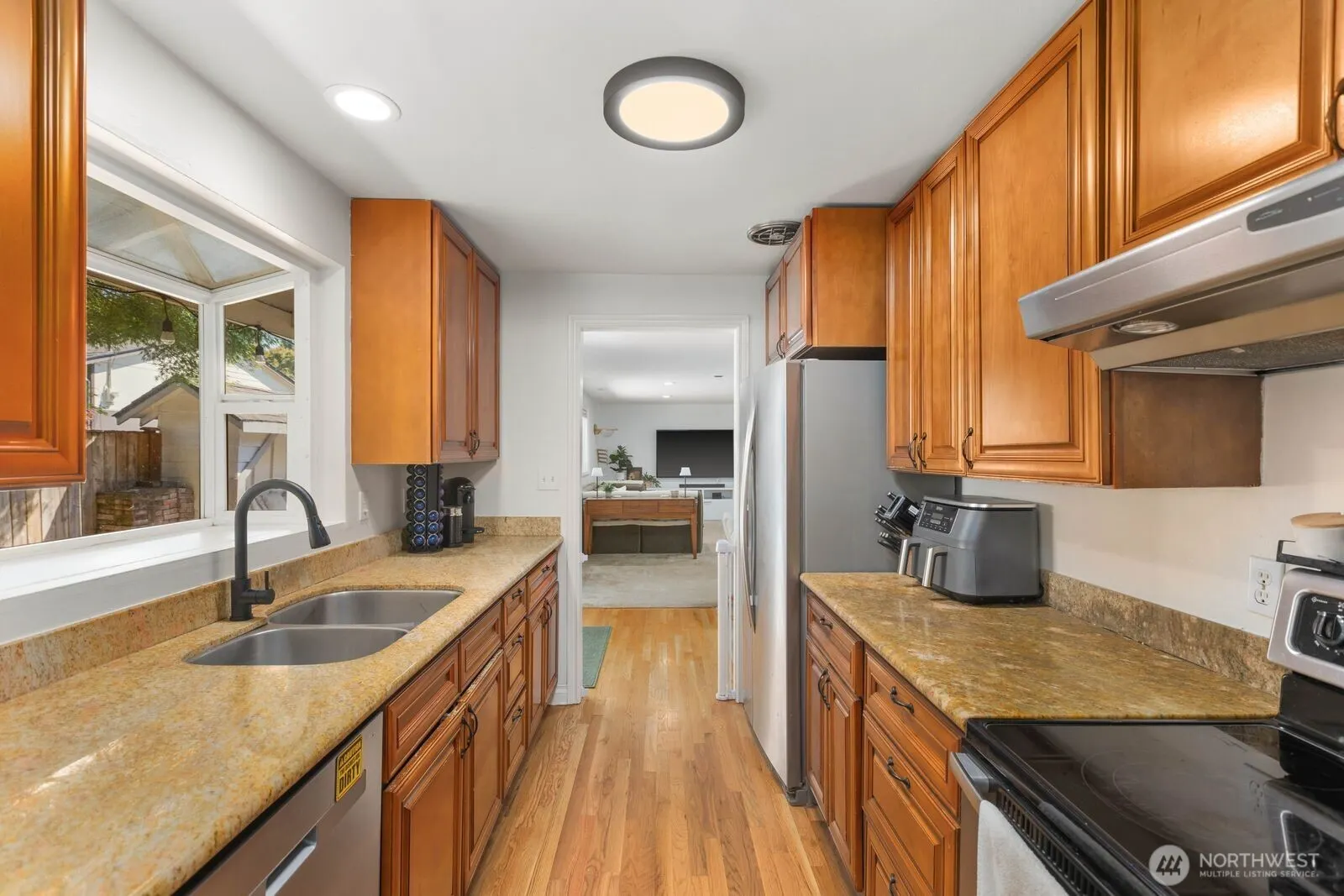 606 Crest Avenue , Kent, WA 98030