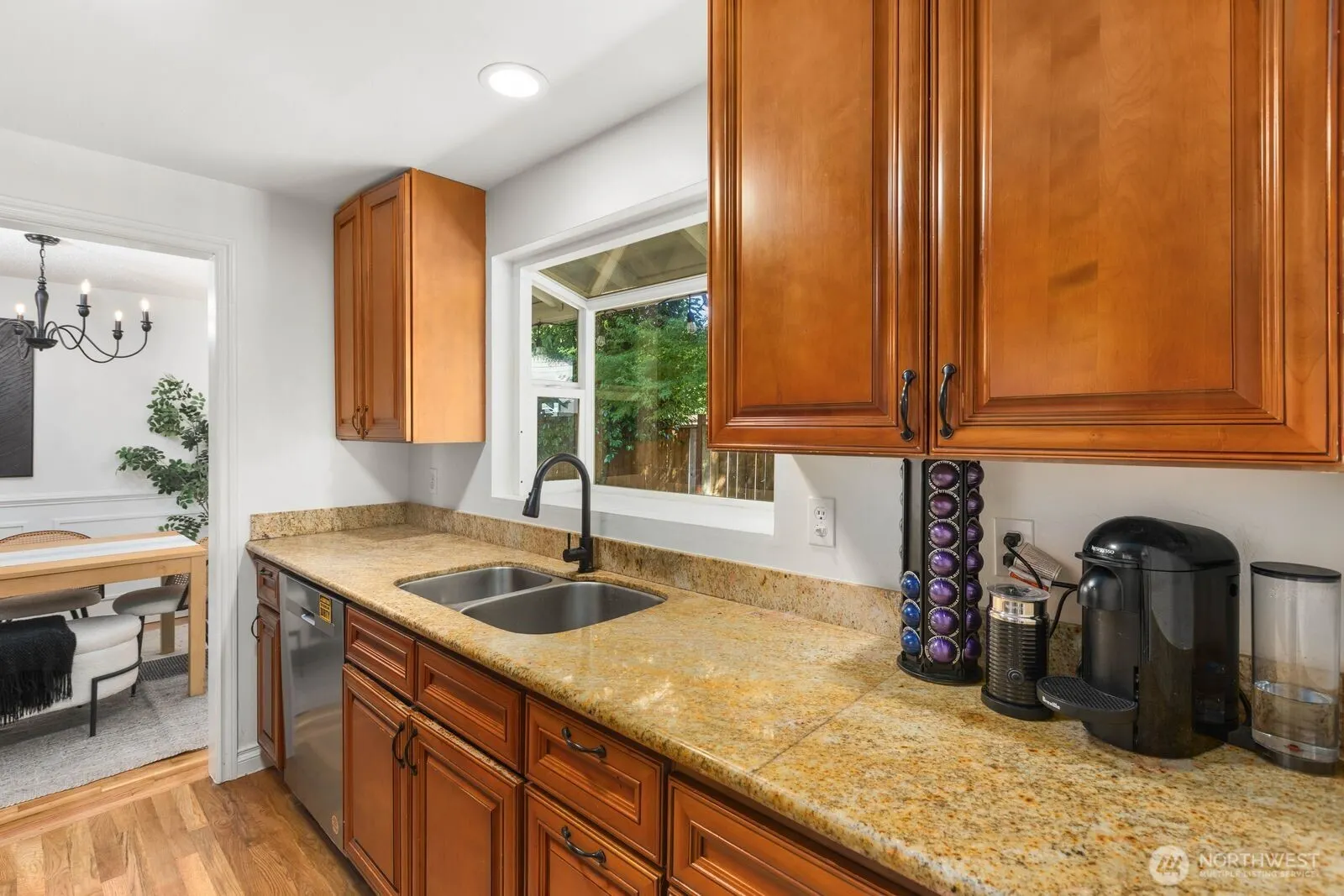 606 Crest Avenue , Kent, WA 98030