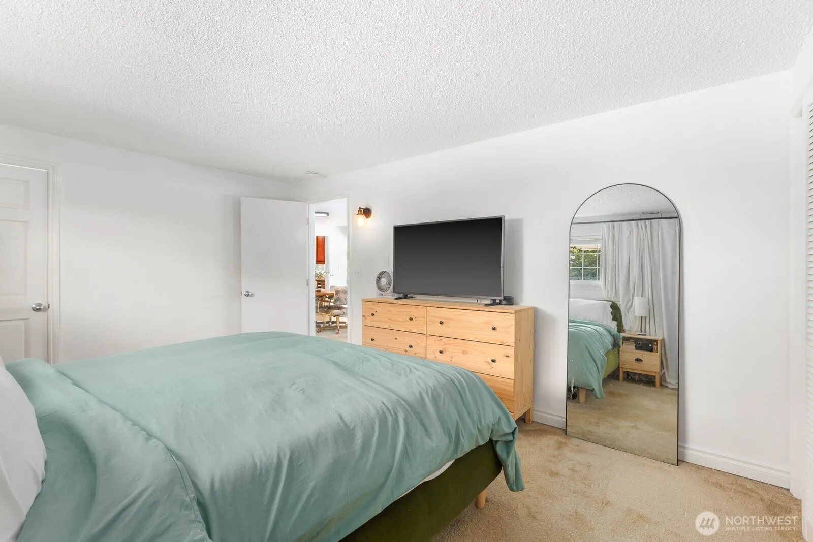 606 Crest Avenue , Kent, WA 98030