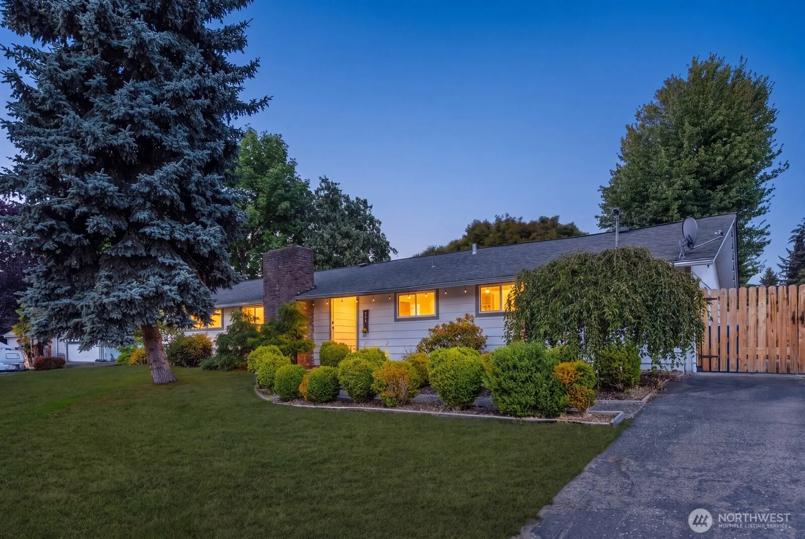 606 Crest Avenue , Kent, WA 98030