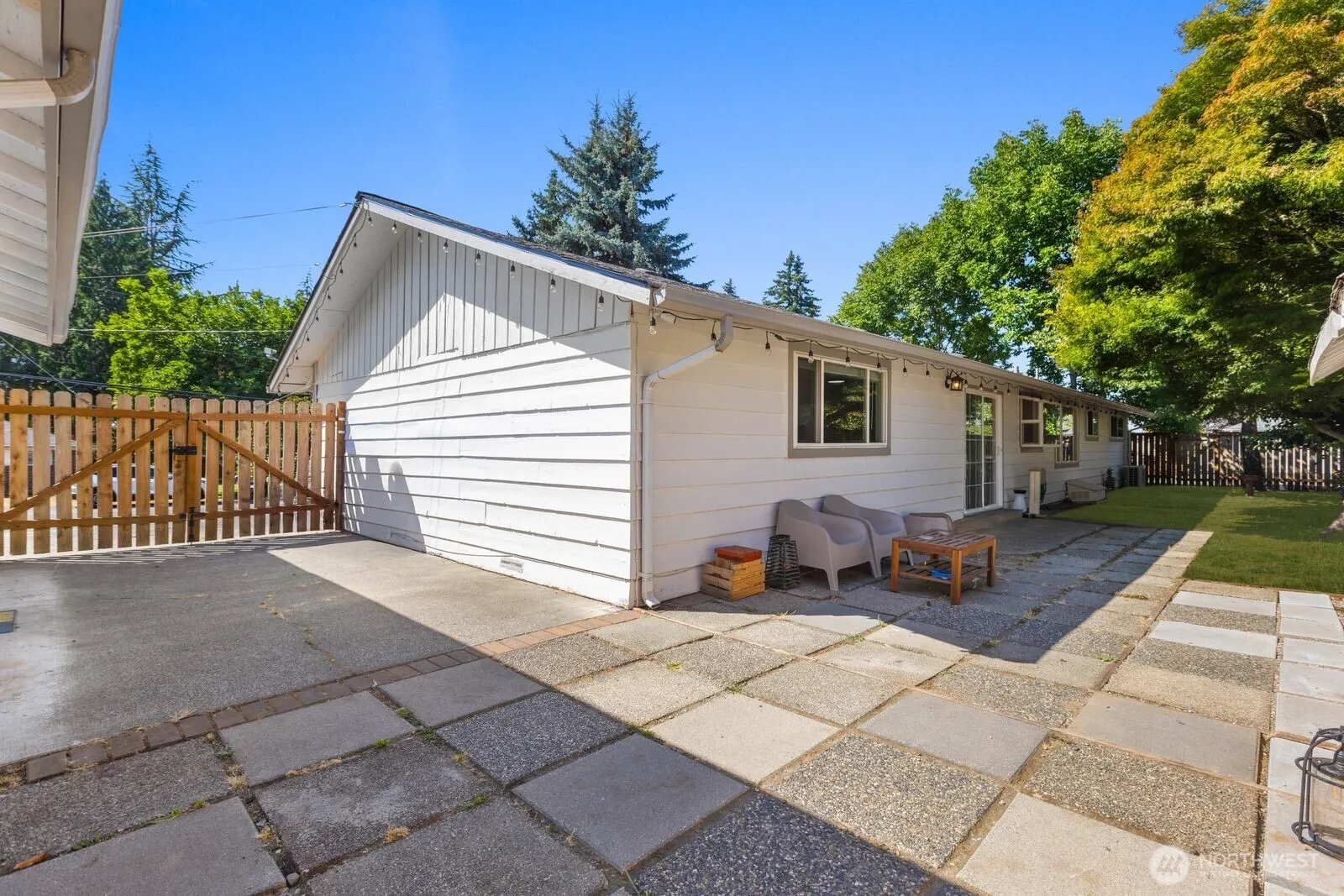 606 Crest Avenue , Kent, WA 98030