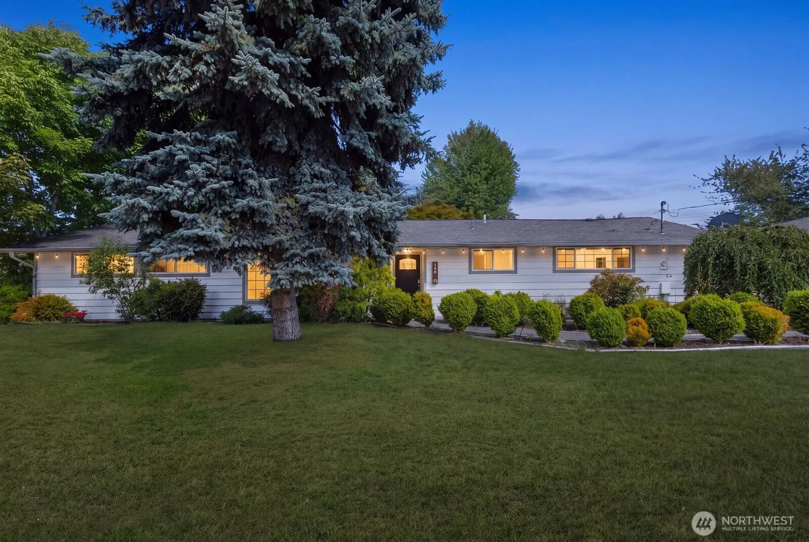 606 Crest Avenue , Kent, WA 98030