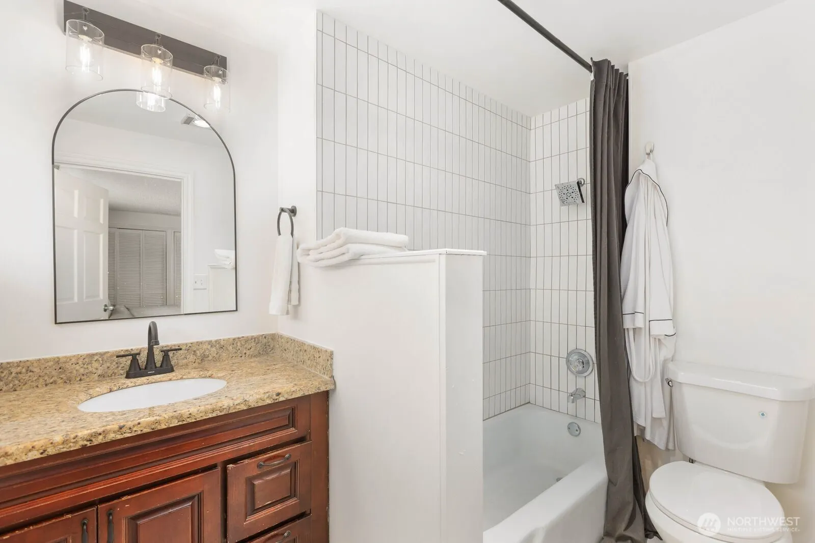 606 Crest Avenue , Kent, WA 98030