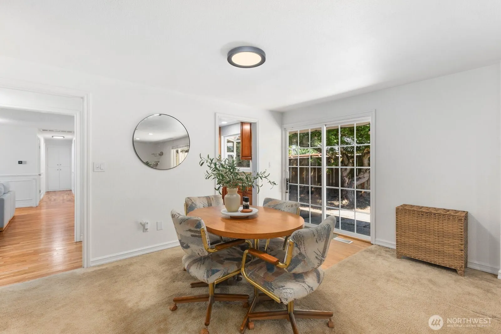 606 Crest Avenue , Kent, WA 98030