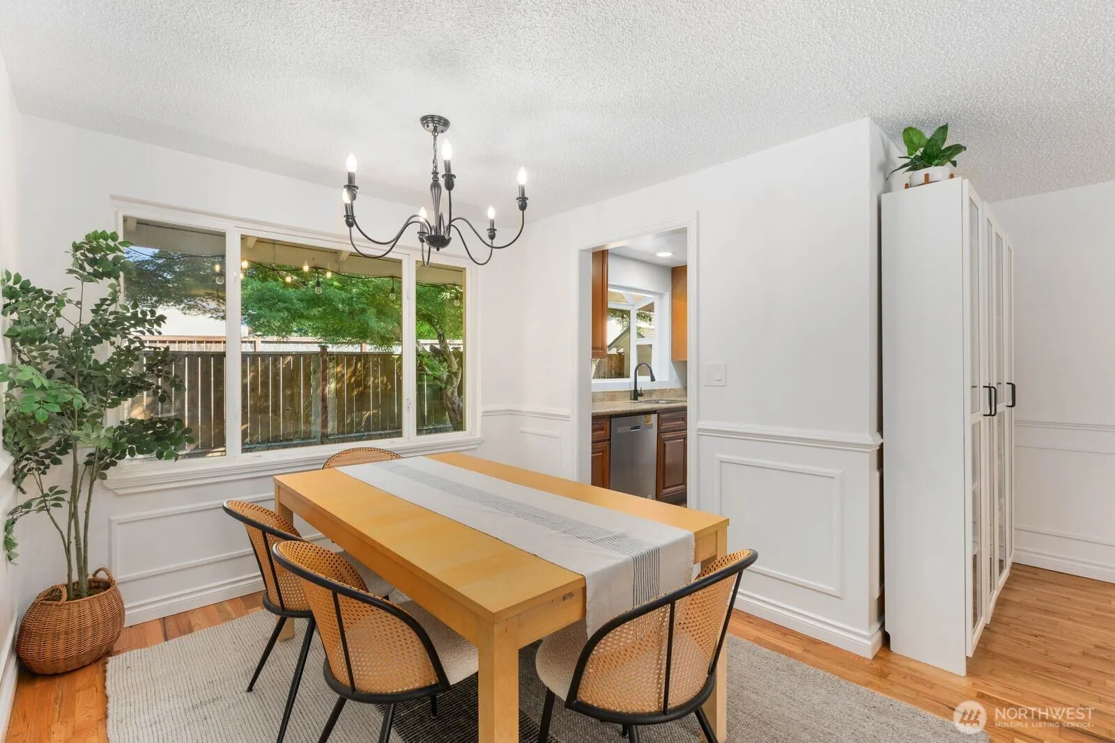 606 Crest Avenue , Kent, WA 98030