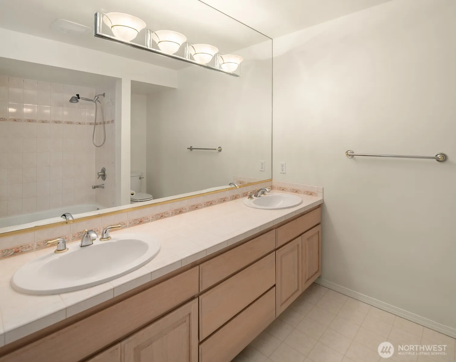 13809 SE 255th Place , Kent, WA 98042