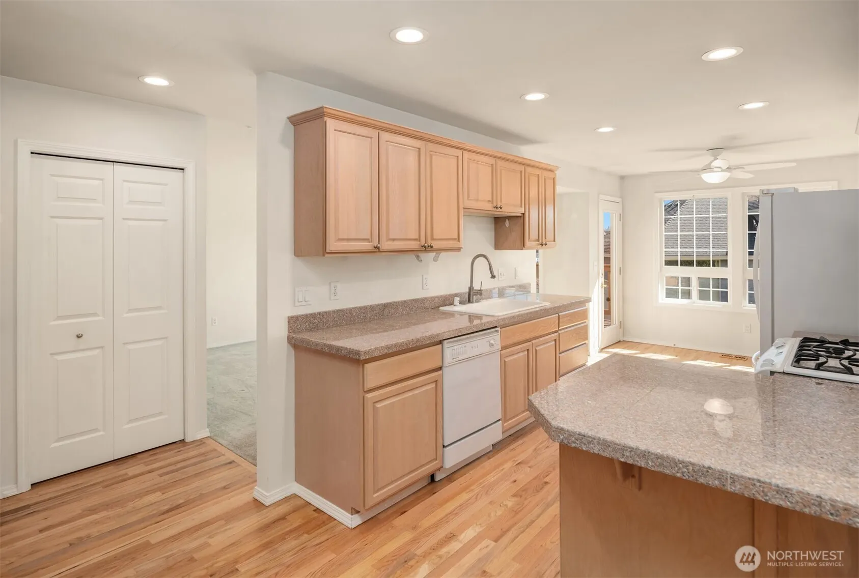 13809 SE 255th Place , Kent, WA 98042