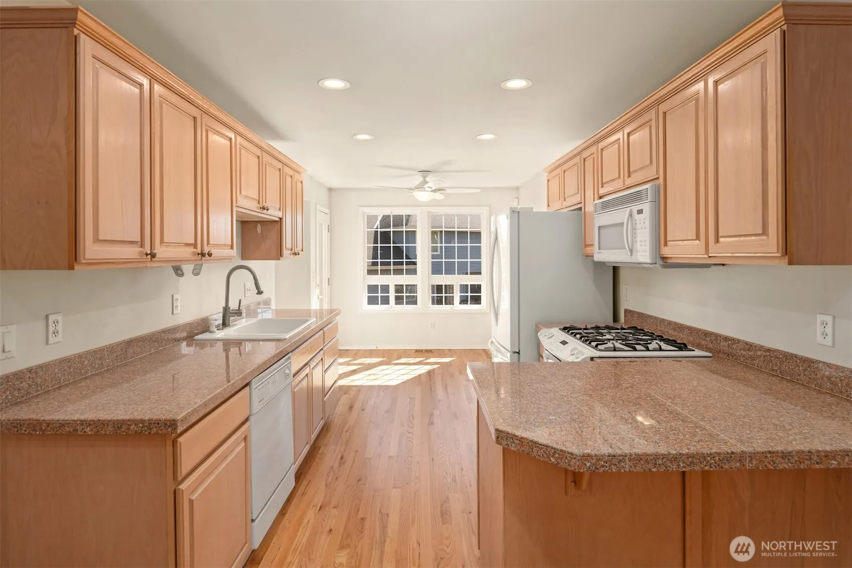 13809 SE 255th Place , Kent, WA 98042
