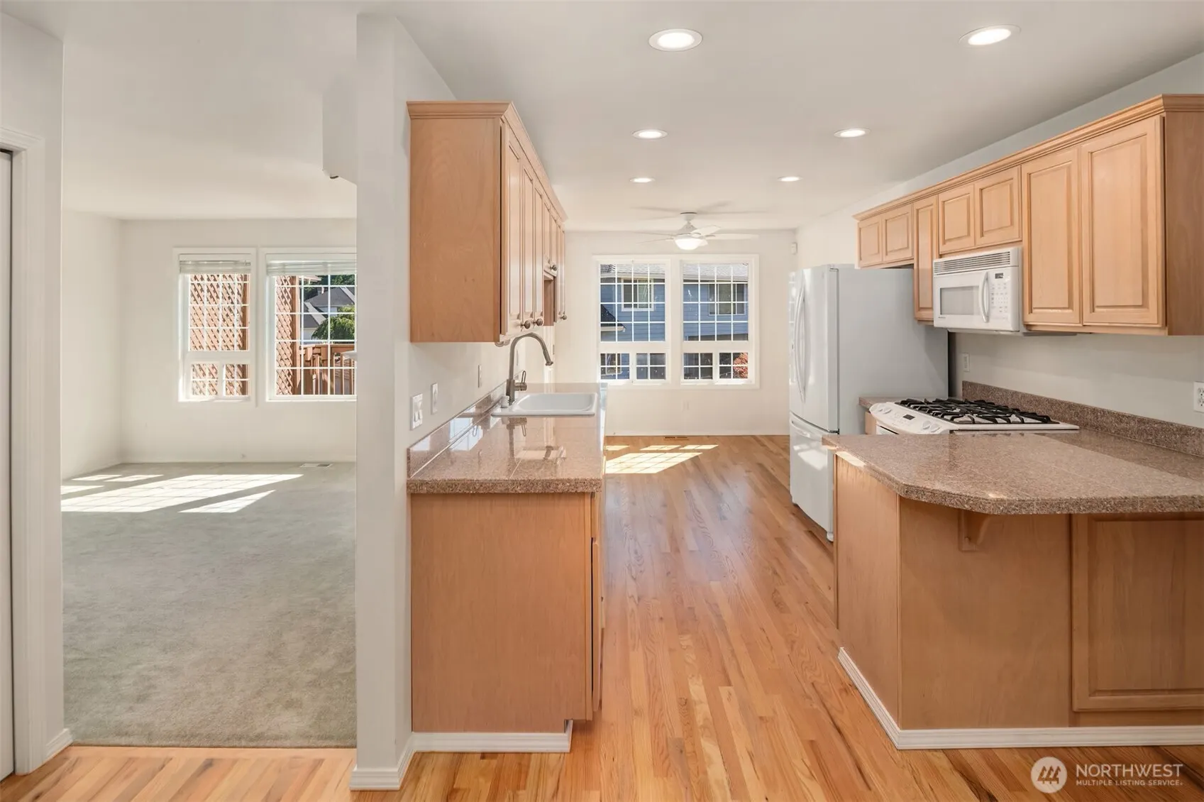 13809 SE 255th Place , Kent, WA 98042