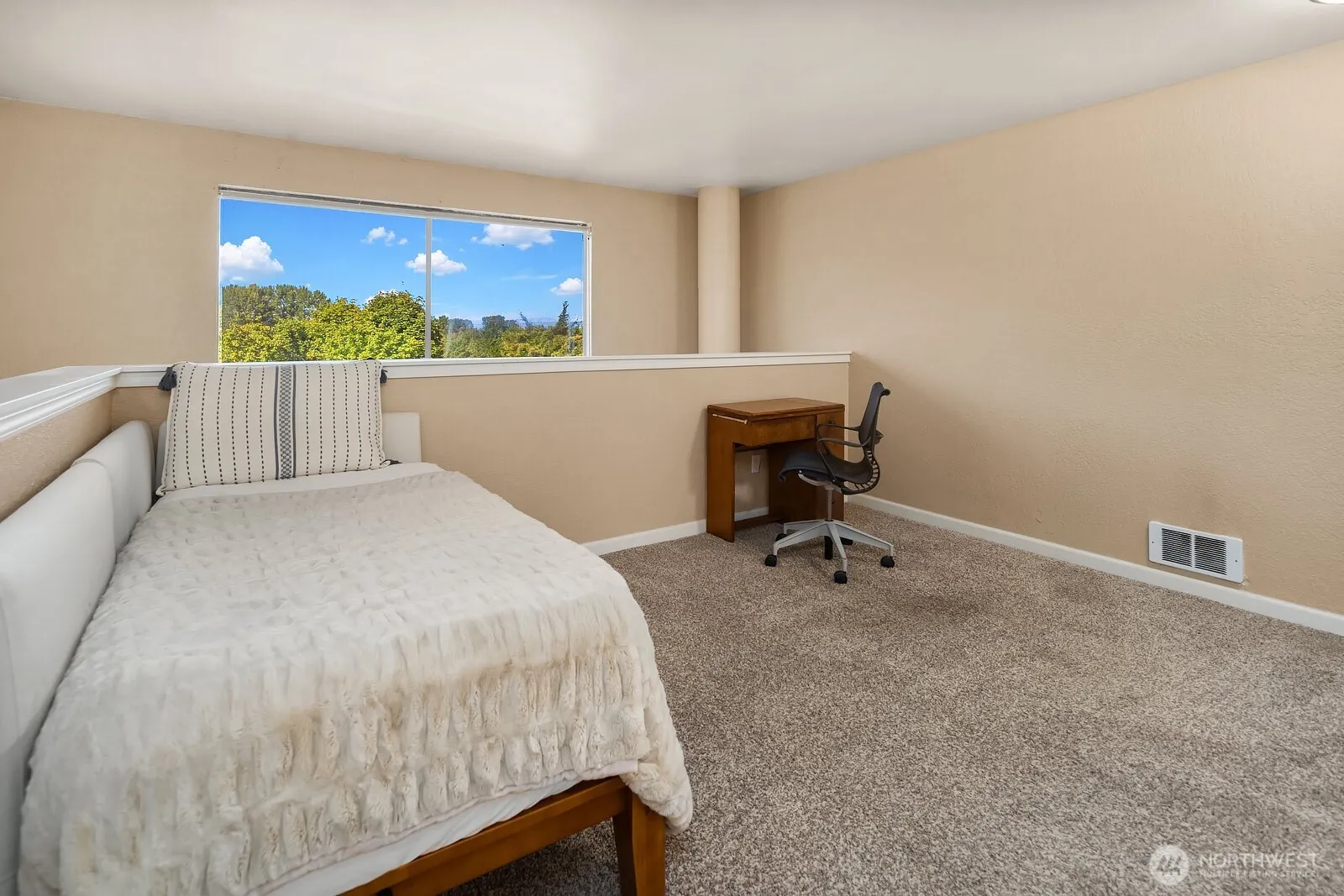 25044 Lake Fenwick Road #32, Kent, WA 98032