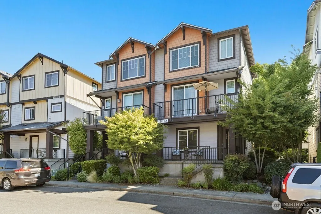 10372 156th Place NE #101, Redmond, WA 98052