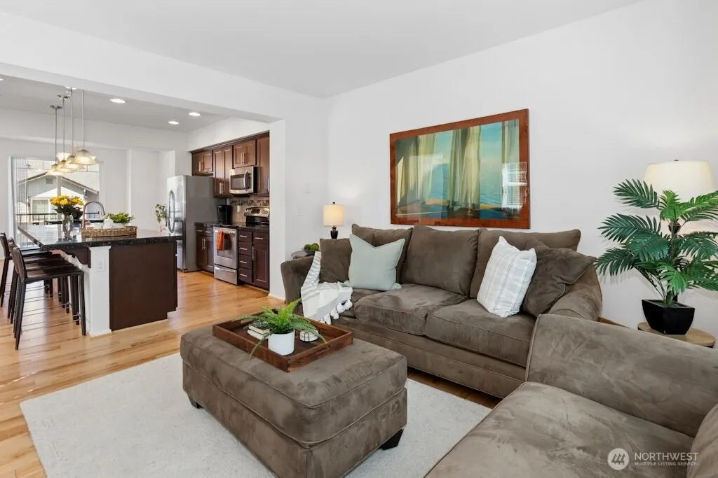 10372 156th Place NE #101, Redmond, WA 98052