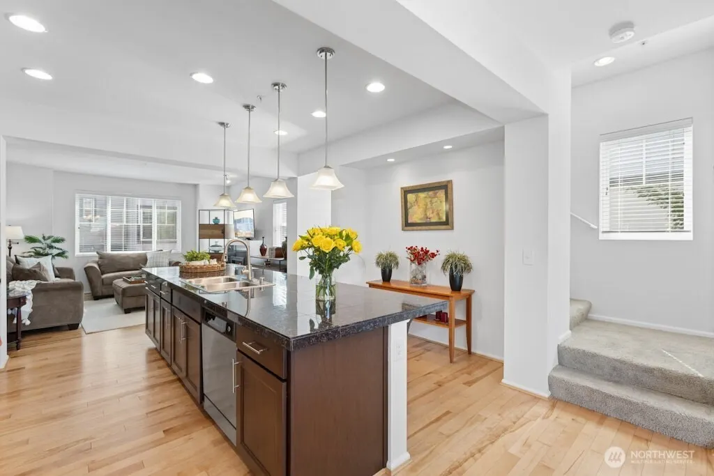 10372 156th Place NE #101, Redmond, WA 98052