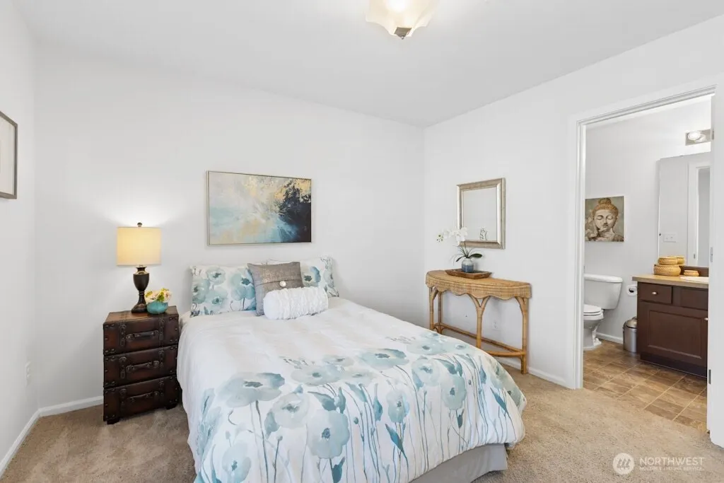 10372 156th Place NE #101, Redmond, WA 98052
