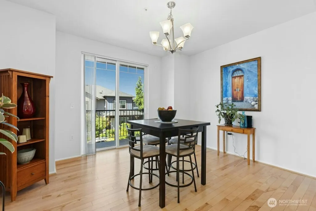 10372 156th Place NE #101, Redmond, WA 98052