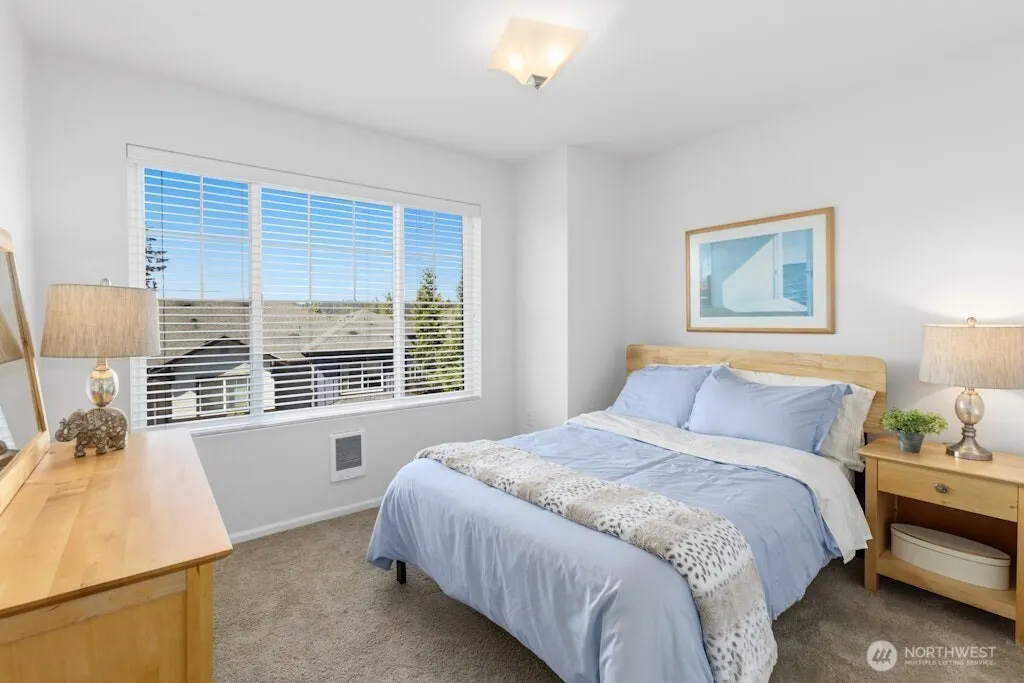 10372 156th Place NE #101, Redmond, WA 98052